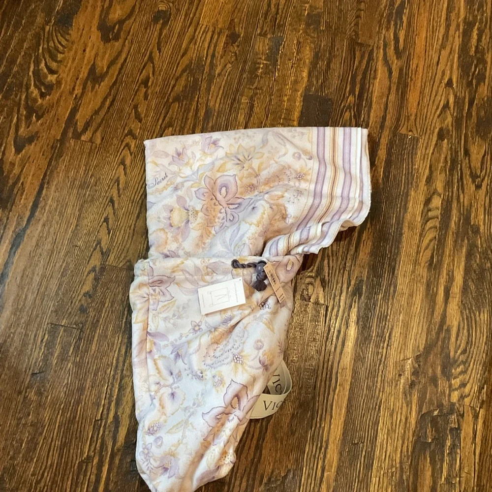 Victoria's Secret Floral 2 in 1 Towel and Backpack - Lavender & Cream